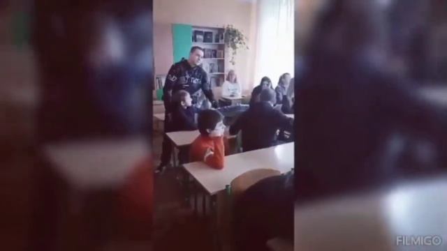 Я грав у грі "Хто зверху?" у школі. День святого Валентина 2024. смотреть онлайн