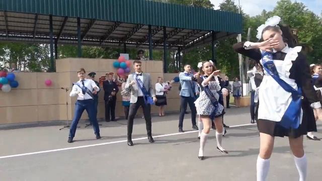 Последний звонок. Флешмоб. Выпуск 2019 смотреть онлайн