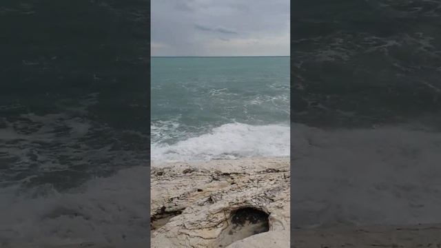 Белые скалы. Абхазия 2023 #абхазия #абхазия2023 #гагра #морезимой #моревабхазии #белыескалы смотреть онлайн