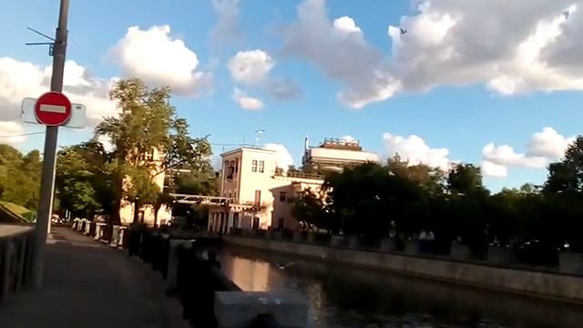 Москва 187 пешая прогулка золоторожская набережная вдоль реки яуза встретили тучу чаек летом днем смотреть онлайн