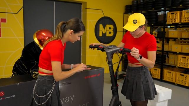Unboxing de la trottinette électrique Segway SuperScooter GT2 смотреть онлайн