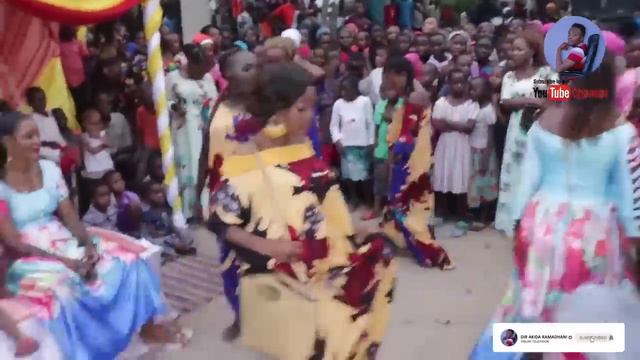 Baikoko ya wazaram wamwaga razi uwanjani Kangamoko Akalia chupa смотреть онлайн