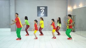 TIKTOK DANCE VIRAL DJ BOMBASTIC TELEFANTASTIC | D2M STORY | JOGET ZUMBA SENAM