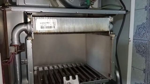 Котел ariston hs x 24 ff Смотрите до конца. Слышен потрескивание. ЧТО ЭТО ? смотреть онлайн