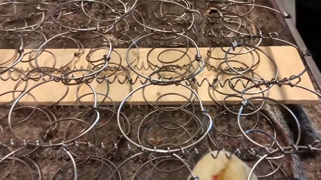 Замена сломанных пружин в диване#замена пружин в пружинном блоке#ремонт пружин дивана#диван смотреть онлайн