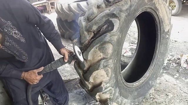 Ремонт боковины тракторной покрышки Monstor. смотреть онлайн