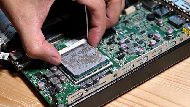 Lenovo Tiny CPU換装 A6-9500E to ATHLON 200GE M715q 2ndGen смотреть онлайн