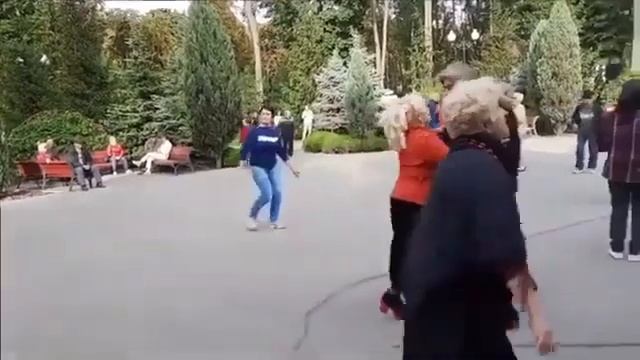 В ОСЕННЕМ ТАНГО С ПОЦЕЛУЯМИ ДОЖДЯ ЖЕЛАНИЯ ТВОИ УЗНАЮ Я!! смотреть онлайн