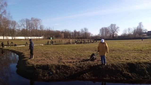 Весенняя ловля уклейка началась! Мирожка. Псков. апрель. 07 число.2023 год.Теипература +13 градусов смотреть онлайн