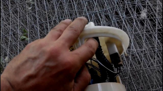 День 9. Замена бензонасоса на пежо 206.  Видео для тех кто дружит с техникой.