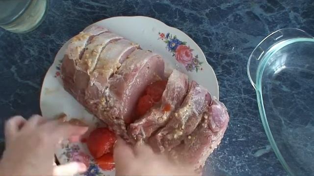Рецепт: Мясо запеченное с солеными помидорами смотреть онлайн