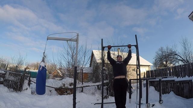 Негативные подтягивания. это в свое время помогло мне научиться подтягиваться поможет и тебе!! смотреть онлайн