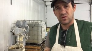 Как сделать белковую подкормку для пчел? (Иан Степплер, Канада)