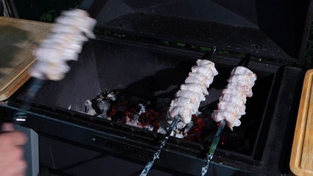 Готовим сочный шашлык из индейки в беконе смотреть онлайн