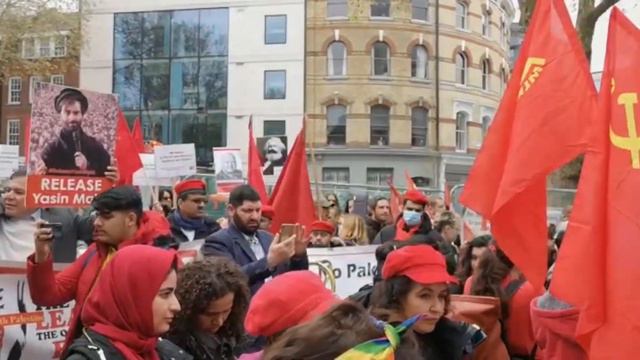 London. Первомай. Сбор у музея Карла Маркса 1 May. смотреть онлайн