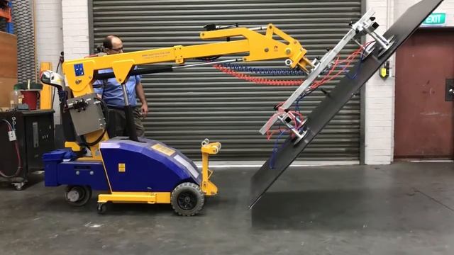 Робот для перемещения стекла Vector 400 смотреть онлайн