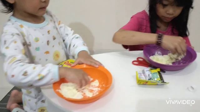 Hana dan syafiq membuat permen susu | mengisi waktu dirumah saja | memasak смотреть онлайн
