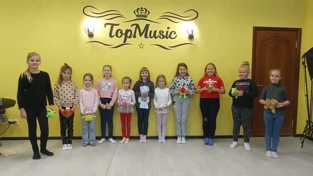 Вокальная студия "TopMusic" рук. Ксения Царькова. Часть урока с детьми 6-8 лет. смотреть онлайн
