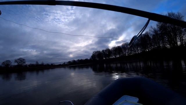 РЫБАЛКА НА ОЗЕРЕ| БАТЛ кружки ПРОТИВ ДЖИГА, НА ЧТО щука КЛЮЁТ ЛУЧШЕ? смотреть онлайн