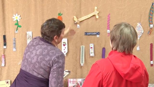 Обзор выставки книжных закладок ручной работы "От привычного к необычному" смотреть онлайн