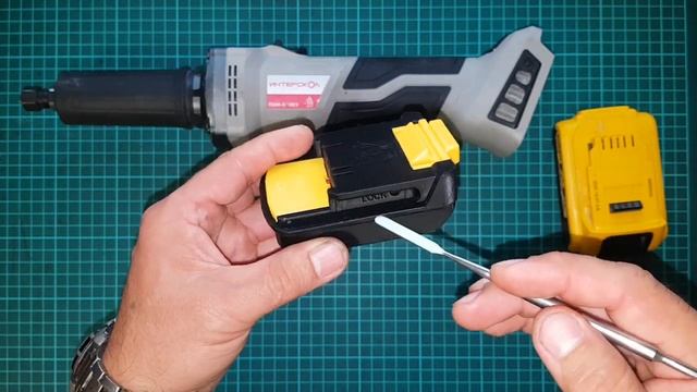 Адаптер (переходник) для использования батарей Dewalt 18V (20V) в инструменте Интерскол АПИ 18вольт смотреть онлайн