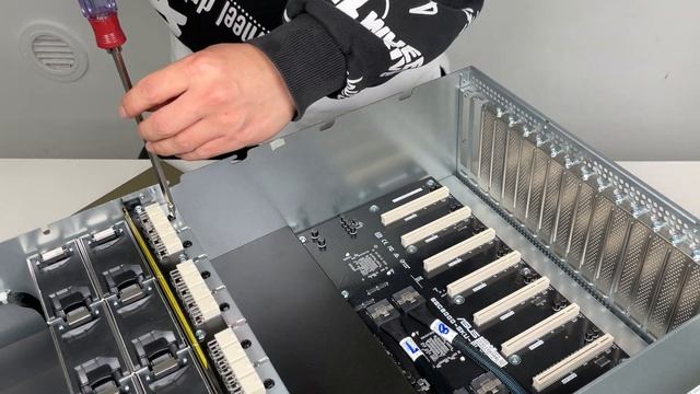 $15000 GPU? NVIDIA A100 80GB GPU Server смотреть онлайн