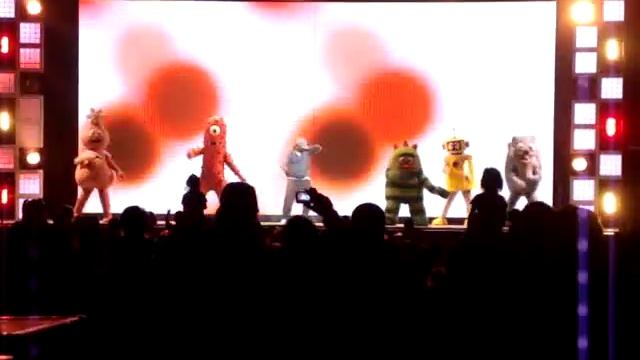 Yo Gabba Gabba Dancey Dance Guest T-Low From Next смотреть онлайн