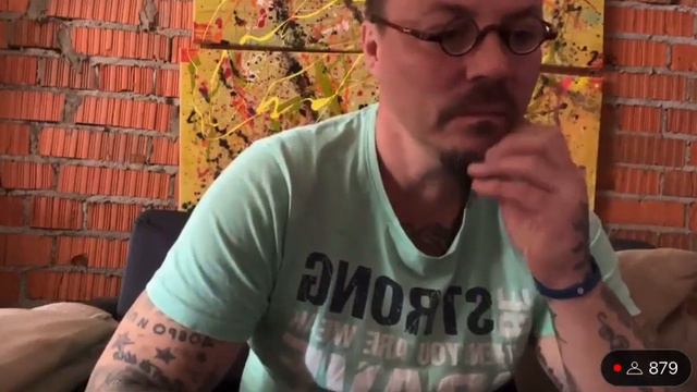 =Сергей Симонов смотрит "Мамочку моих детей" с Викой, не выдержал и убежал из кадра= смотреть онлайн