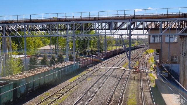 Электровоз ВЛ10У-132 с грузовым поездом на ст. Царицыно