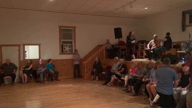 Brook Village Dance - KitchenFest 2022 Glenn Graham, Richard Wood, Allie Bennett and Tracey MacNeil смотреть онлайн