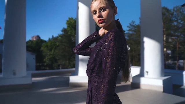 Длинное вечернее платье с разрезом Бруни Bruni смотреть онлайн