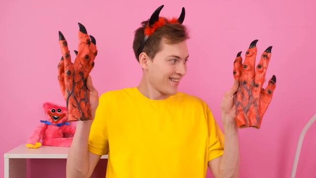 Розовая машина vs Черная машина Челлендж | Смешные Моменты от PaRaRa Challenge смотреть онлайн