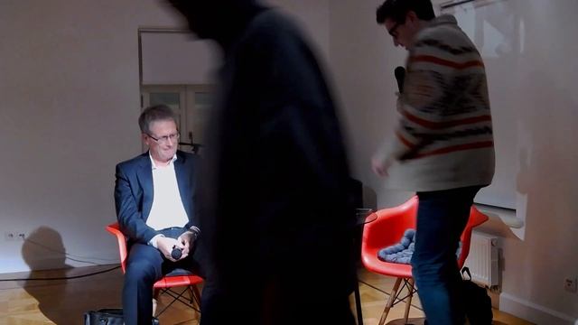 Презентация книги Нила Флигстина и Дага Макадама «Теория полей» совместно с НИУ ВШЭ смотреть онлайн