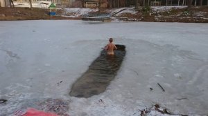 Купание в проруби в Пуще