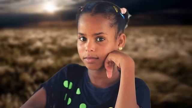 Дочь вышла замуж за негра и уехала жить в его страну. Через год приехала на родину, чтобы родить… смотреть онлайн