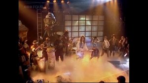 The KLF feat Tammy Wynette - Justified and Ancient - TOTP - 1991