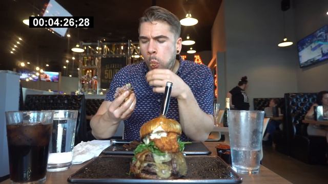 $300 GOLD PLATED LOBSTER BURGER CHALLENGE | WAGYU BEEF & TRUFFLE | Secret Menu Items In Las Vegas смотреть онлайн