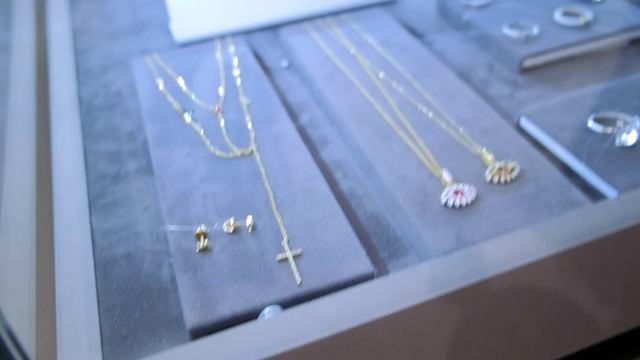 КАК ПОДОБРАТЬ ИДЕАЛЬНОЕ УКРАШЕНИЕ В 2023? СОСТАВЛЯЕМ ТОП ЛУЧШИХ С ПРИМЕРКОЙ! смотреть онлайн