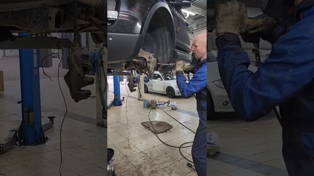 Замена подшипника ступицы, когда закис привод. RANGE ROVER EVOQUE смотреть онлайн