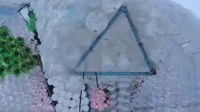 Огромный Слон из бутылок построен в Архангельске смотреть онлайн