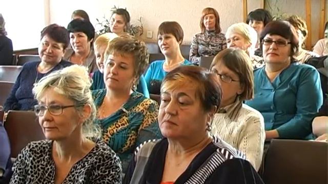 «Прекрасна женщина с младенцем на руках» смотреть онлайн