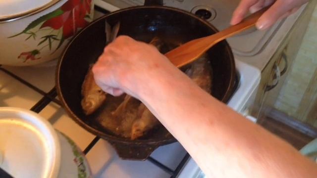 РЕЧНАЯ ЖАРЕНАЯ РЫБА / РЕЦЕПТ ОТ ТЁЩИ И ТЕСТЯ смотреть онлайн