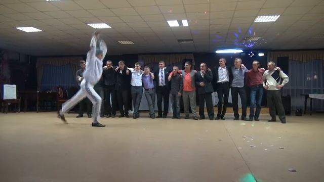 БЕЗУМНЫЕ ТАНЦУЛЬКИ КОЛЯНА смотреть онлайн