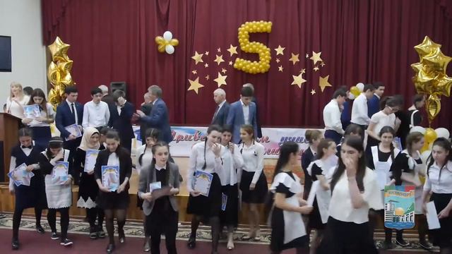 Дагестан. Чествование отличников учебы в Кизилюрте (22 мая 2017 года) смотреть онлайн