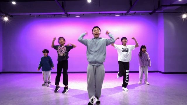 LE SSERAFIM (르세라핌) - Perfect Night / choreography - WOOGIE / 원흥키즈댄스학원 смотреть онлайн