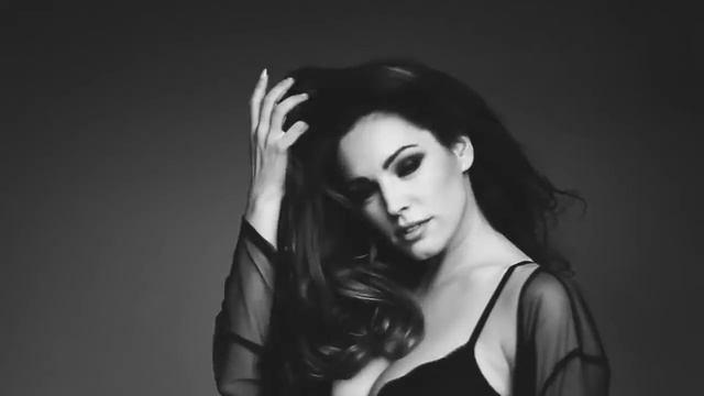 Фотосессия Келли Брук 2015 / Kelly Brook 2015 Calendar Behind the Scenes смотреть онлайн