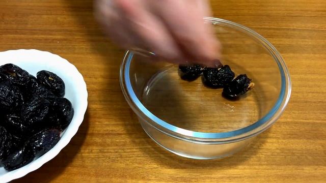 Смачний десерт з чорносливом/ Вкусный и быстрый десерт с черносливом!!! смотреть онлайн
