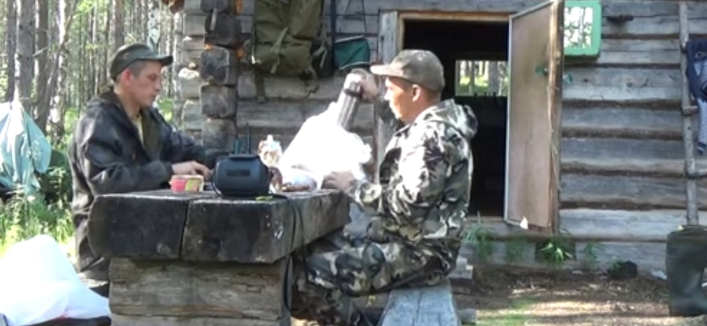 В ТАЙГУ НА РЫБАЛКУ С НОЧЕВКОЙ / ТАЕЖНАЯ ИЗБА / РЫБАЛКА НА СПИННИНГ / ЩУКИ И ОКУНИ / Часть 1 смотреть онлайн