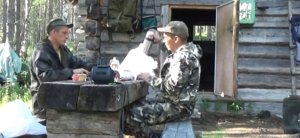 В ТАЙГУ НА РЫБАЛКУ С НОЧЕВКОЙ / ТАЕЖНАЯ ИЗБА / РЫБАЛКА НА СПИННИНГ / ЩУКИ И ОКУНИ / Часть 1