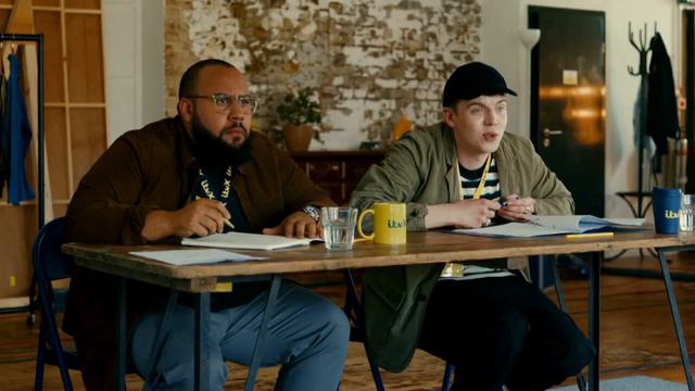 Хелена Бонем Картер притворяется лемуром. смотреть онлайн